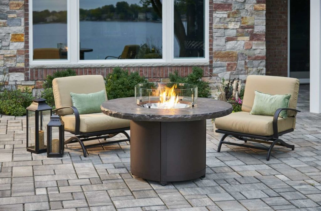 Beacon chat height gas fire pit by Outdoor GreatRoom with Marbleized Noche Supercast concrete top and Dora Brown base