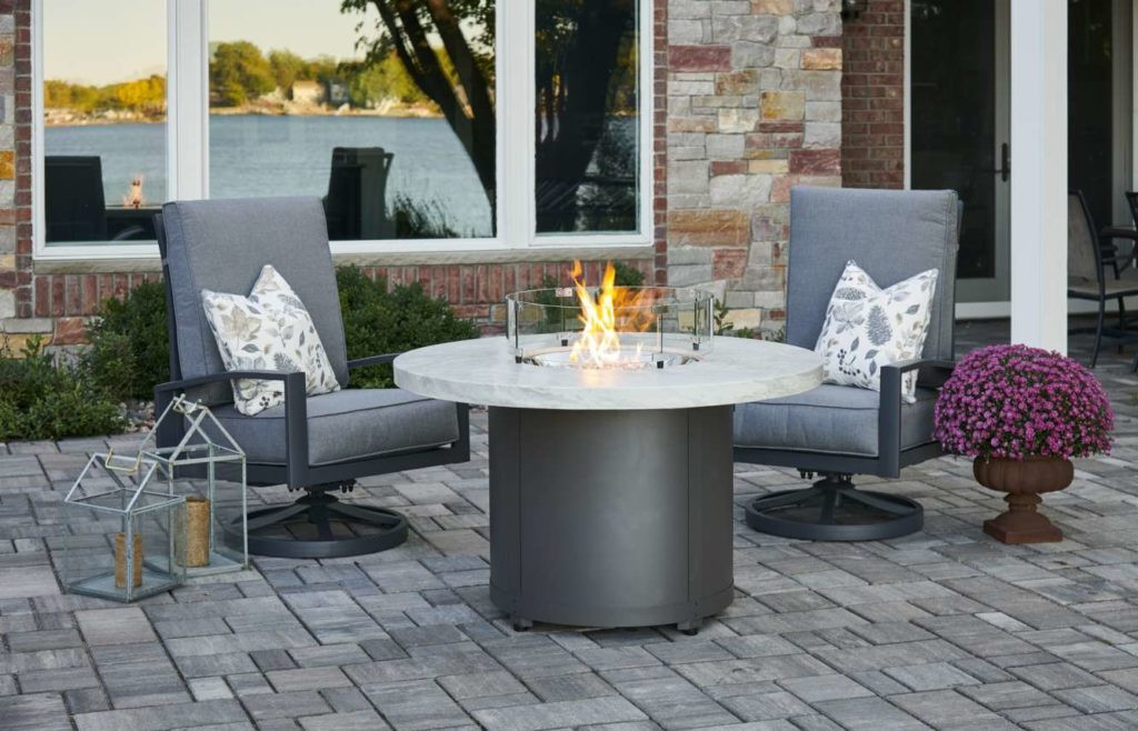 Beacon chat height gas fire pit by Outdoor GreatRoom with White Onyx Supercast concrete top and Graphite Grey base