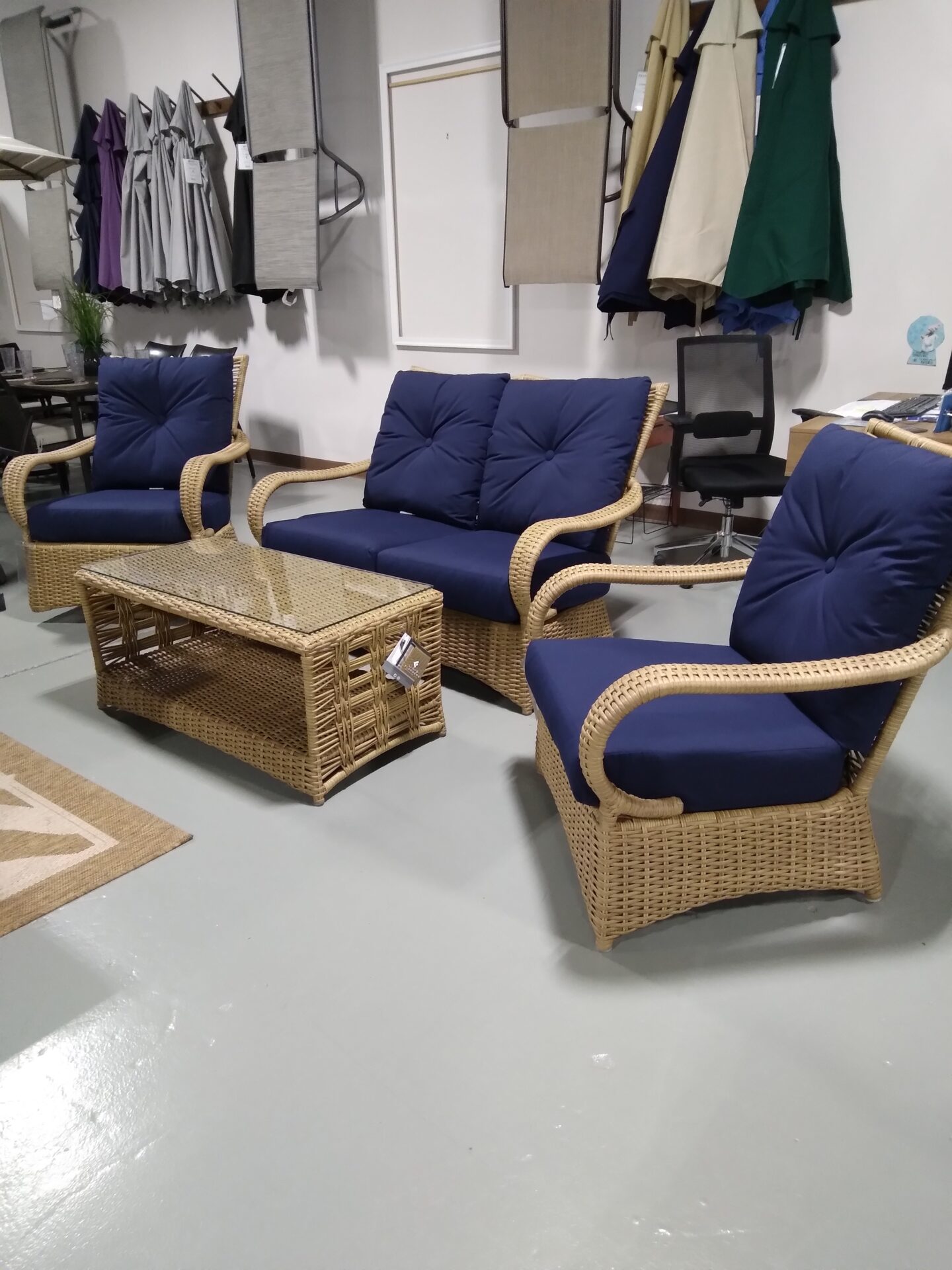 Magnolia 4 Person Seating Group with Cushions by Lloyd Flanders