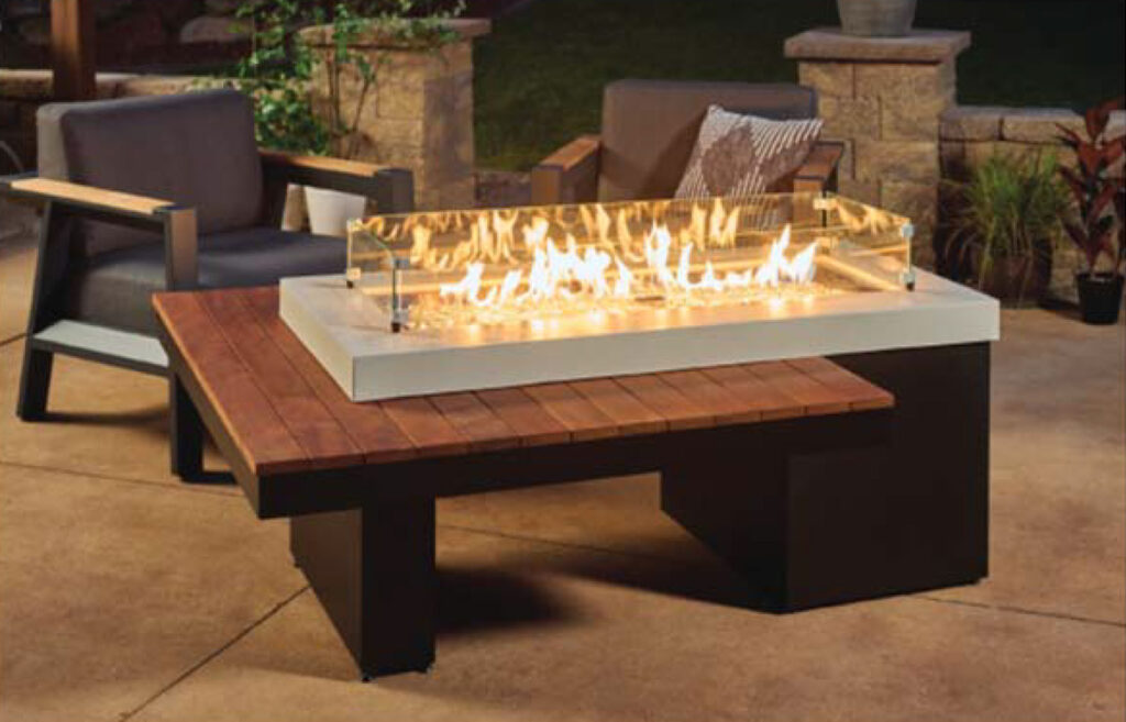 Outdoor GreatRoom fire put table