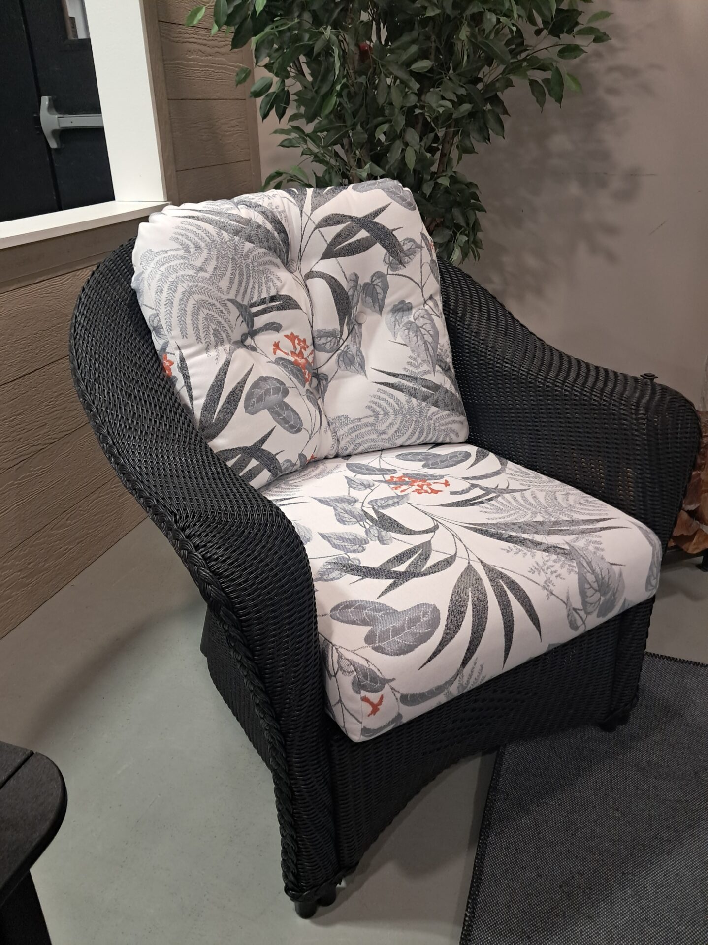 Reflections 5 Person Wicker Seating Group with Cushions by Lloyd Flanders - Image 3